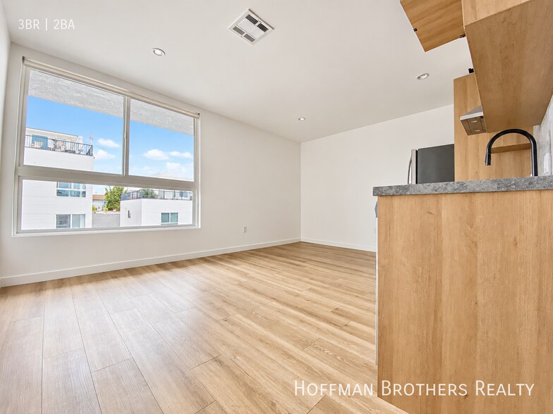 Building Photo - 233 Rosemont Ave