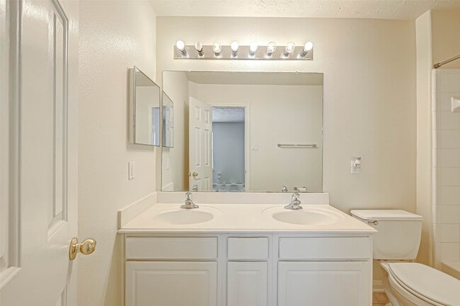 Building Photo - 16635 Bishop Knoll Ln