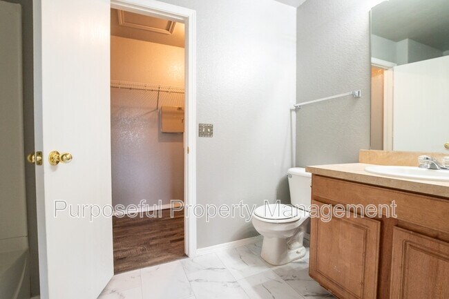 Building Photo - 414 Calla Lily Ln