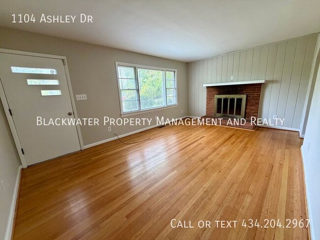 Building Photo - 1104 Ashley Dr