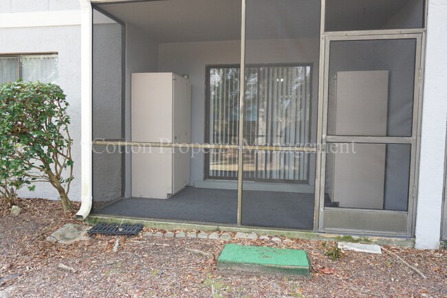 Building Photo - 2BR/2BA Condo - Great Location in Midtown Wilmington on Holly Tree / $1,199 /month Includes Water...