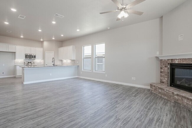 Building Photo - New Beginnings Start At AMRR: Spacious 3 bedroom in Midland!