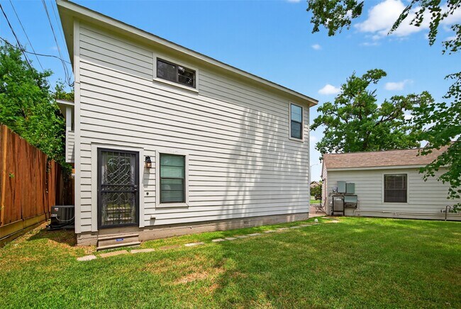 Building Photo - 3206 Arbor St
