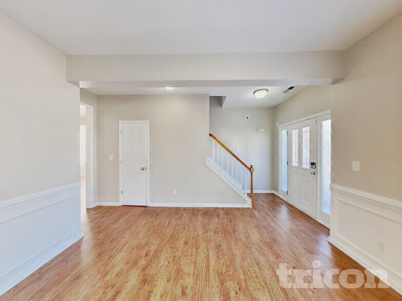 Building Photo - 376 Collinsworth Dr