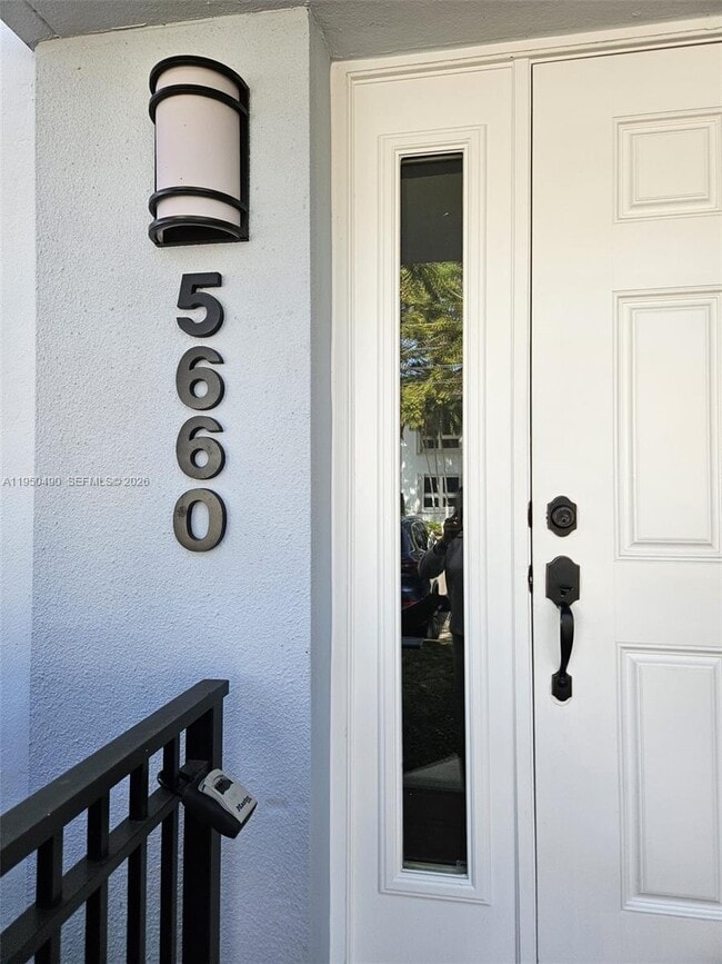 Building Photo - 5660 SW 78th St