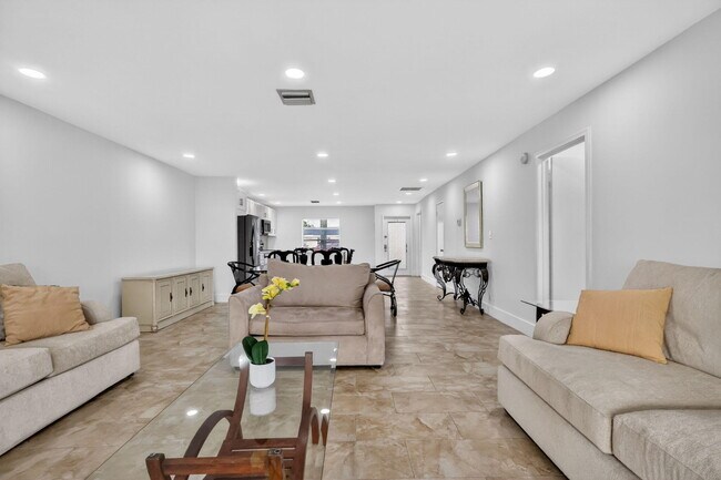 Building Photo - 5093 Privet Pl