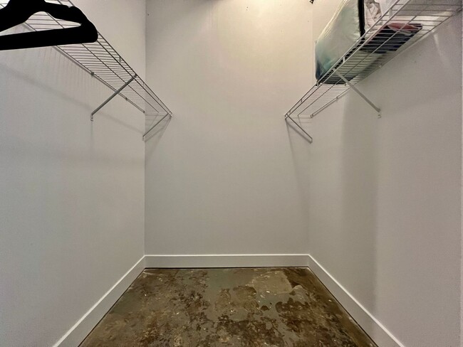 Building Photo - Swanky, Funky, Groovy, loft space Cincinna...