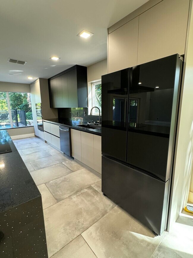 Building Photo - 10366 Buena Ventura Dr