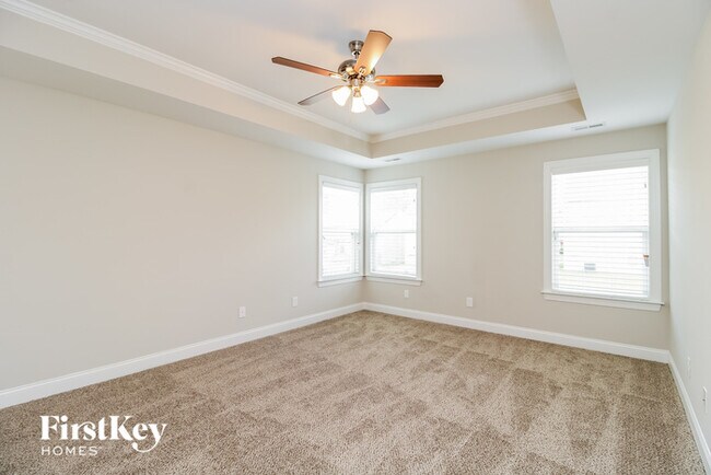 Building Photo - 2207 Talon Dr