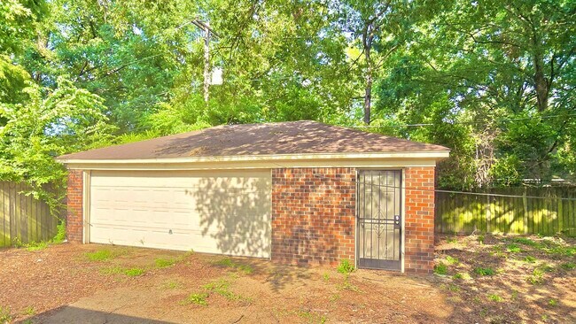 Building Photo - 3068 S Mendenhall Rd