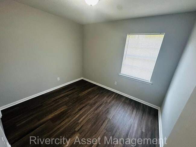 Building Photo - Spacious 3 bedroom, 1 bath Home For Rent!!...