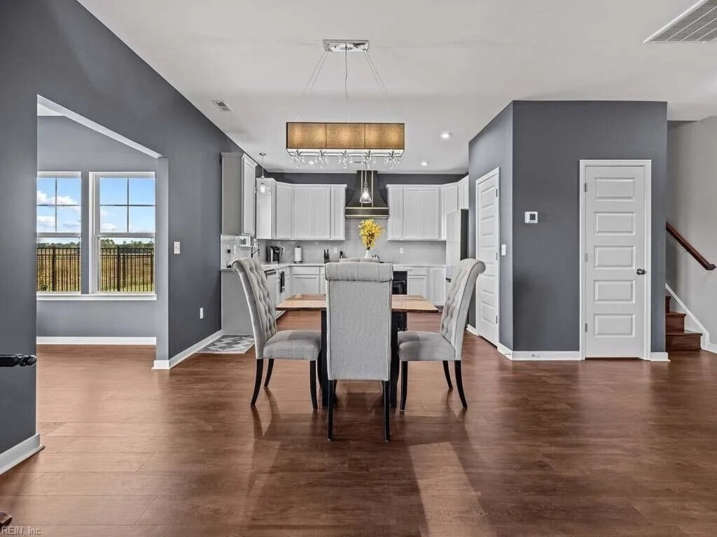 Dining - 187 Peck Ln