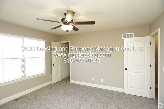 Building Photo - Discover The Possibilies of Eagle Creek Townhomes!