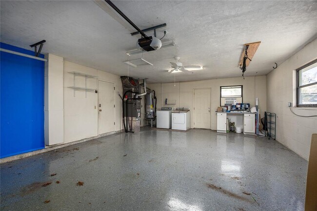 Building Photo - 7604 SW 56th Ave