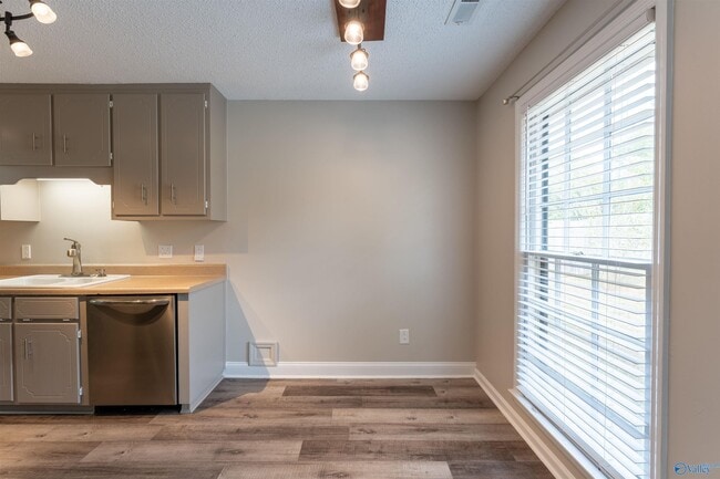 Building Photo - 107 Bridgestone Dr NE