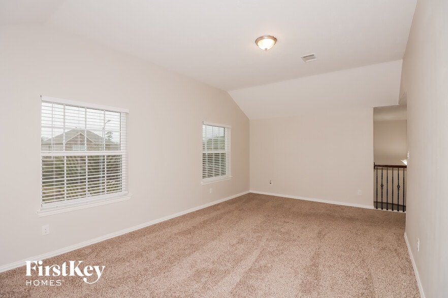 Building Photo - 219 Chestnut St