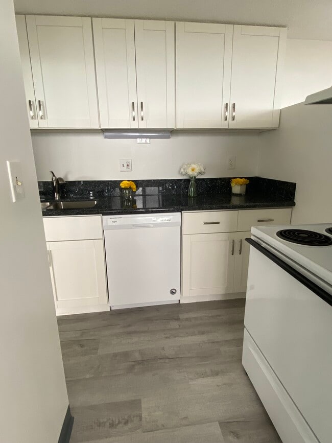 Building Photo - CPP 3102A