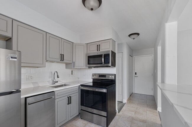 Building Photo - 6021 N Winthrop Ave