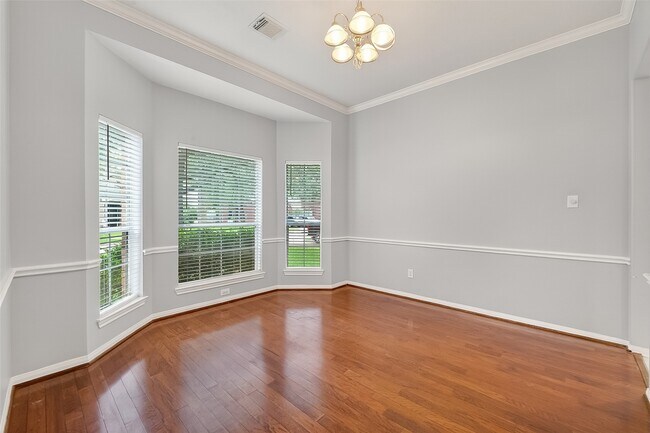 Building Photo - 23719 River Pl Dr