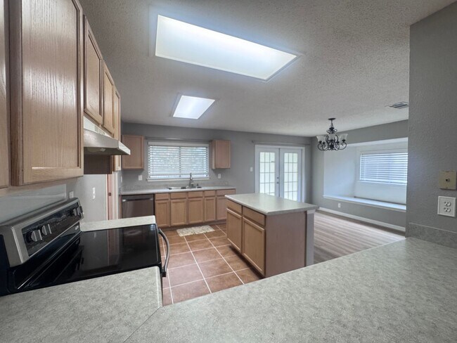 Building Photo - Lovely 3 BD | 2 BA | 2 CAR GARAGE Home Ready for Immediate Move in! Located off Prue Rd!