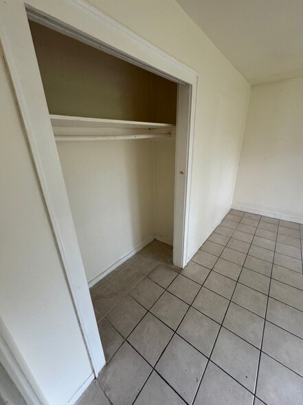 1 bedroom $1200 - 27 Hillside Ave