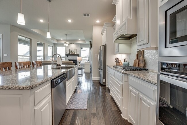 Building Photo - 1805 Shaila Dr