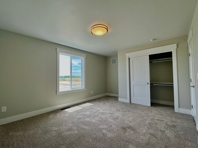 Building Photo - 4 Bedroom 3 Bath New Star Development