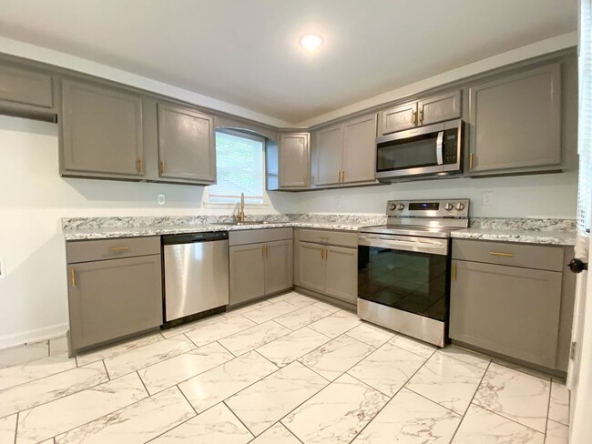 Building Photo - 4 bedroom, 2 bathroom in Southaven recentl...