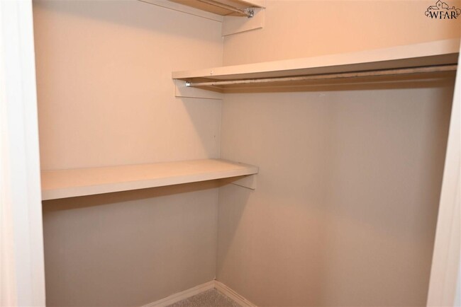 Building Photo - 907 Sugarbush Ln