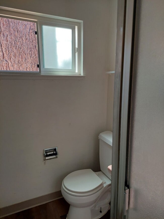 Building Photo - One bedroom apartment near Stateline