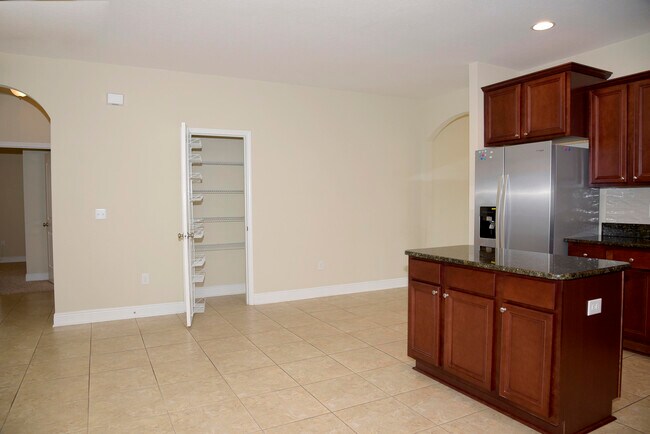 Building Photo - 289 Dickens Dr