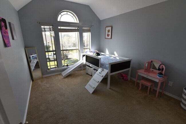 Building Photo - Great 4 Bedroom 2.5 Bathroom, In Bridle Ga...
