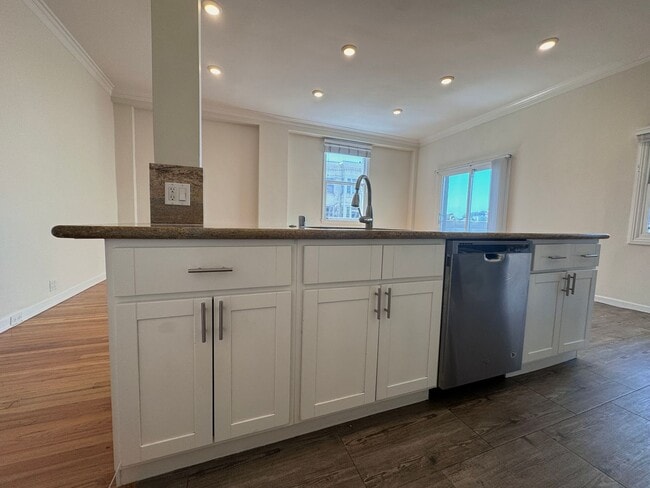 Building Photo - Russian Hill: Remodeled 1 Bedroom w/ Direct Access to XL Shared Patio & FREE Utilities!