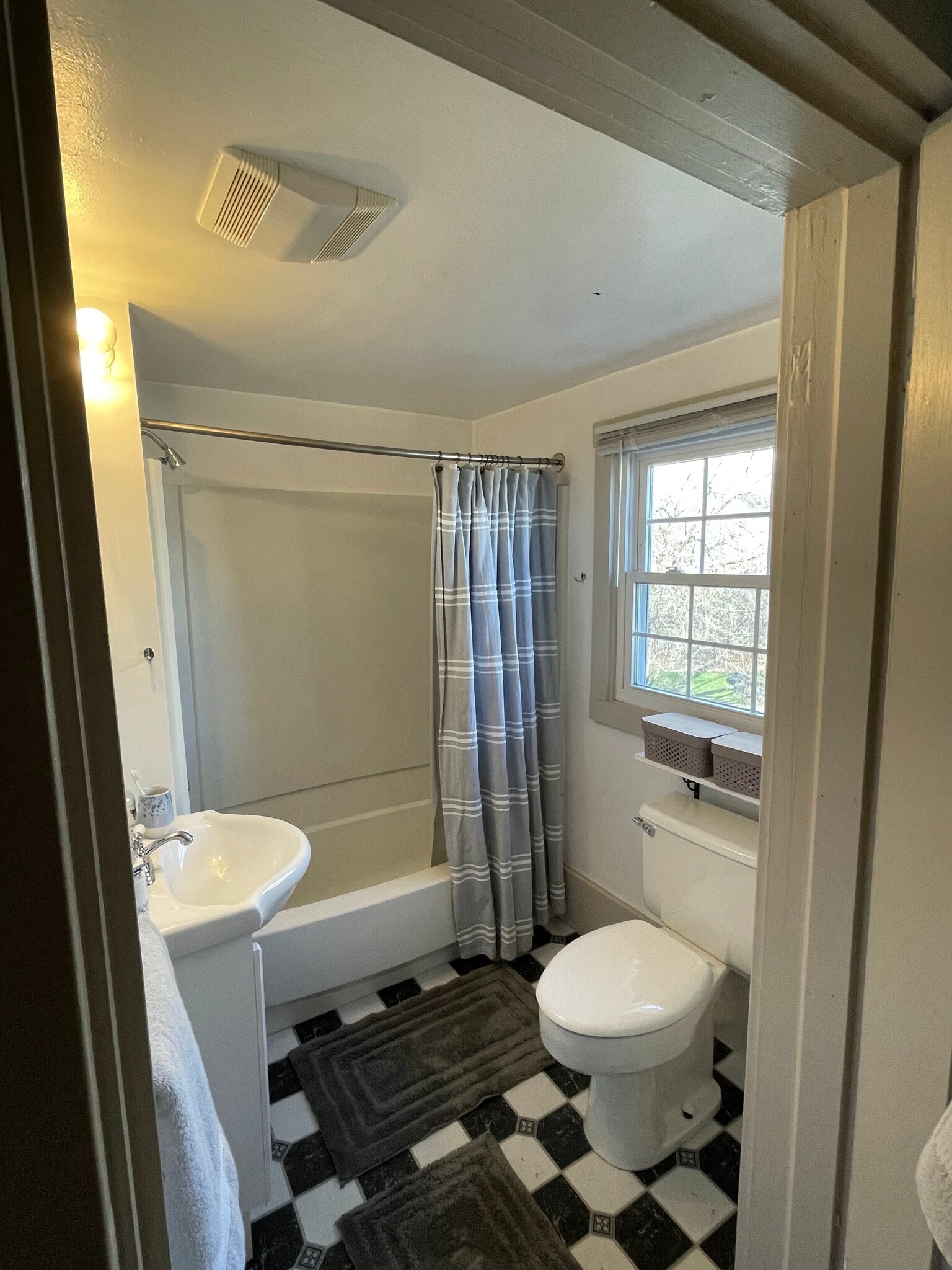 Building Photo - 17 Summer St