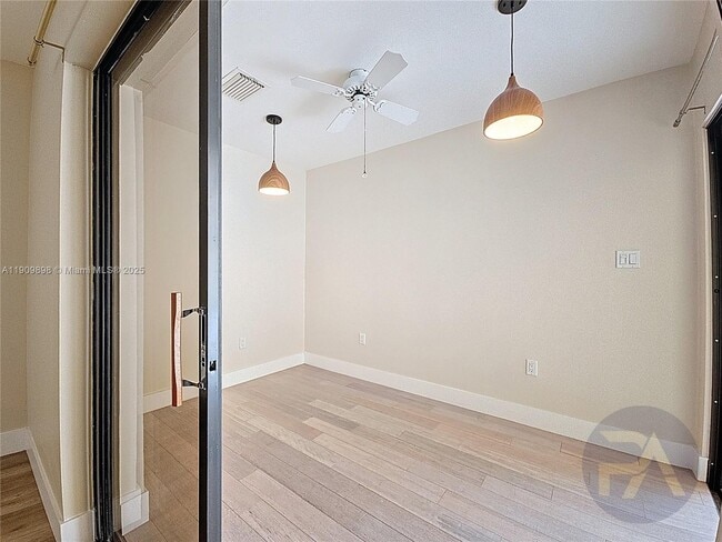 Building Photo - 15820 Sedgewyck Cir N