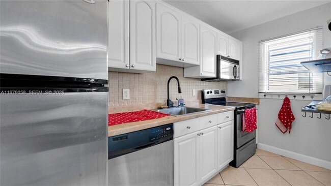 Building Photo - 415 NE 2nd St