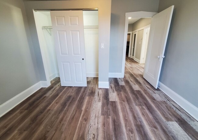 Building Photo - 4237 N Lincoln Ave