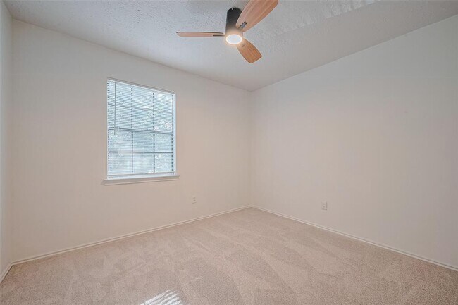 Building Photo - 2107 Creekshire Dr