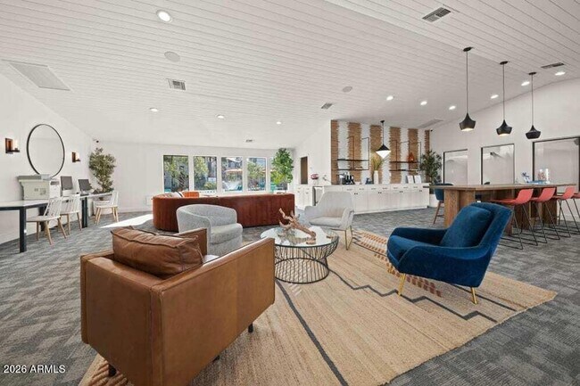 Building Photo - 1975 E University Dr