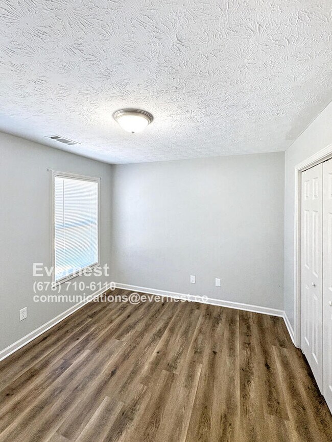 Building Photo - 1605 Brook Ln
