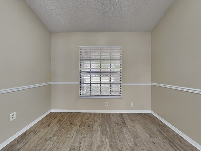 Building Photo - 15008 Redcliff Dr
