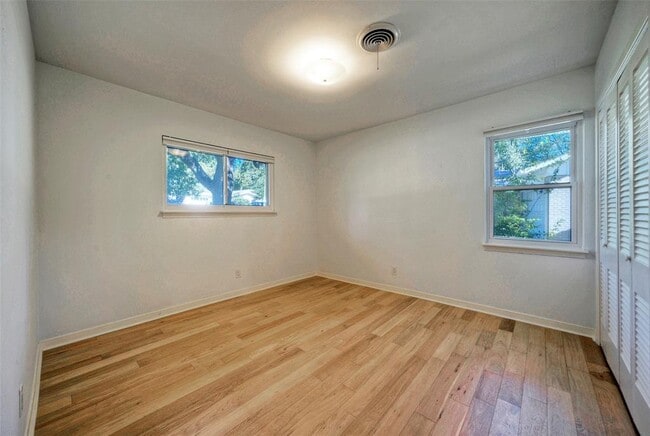 Building Photo - 1709 Mariposa Dr