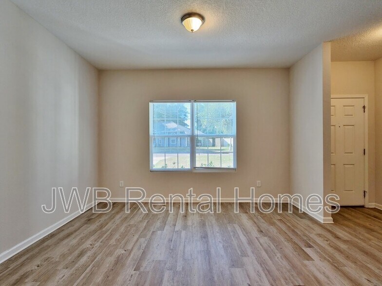 Building Photo - 839 Pine Moss Rd