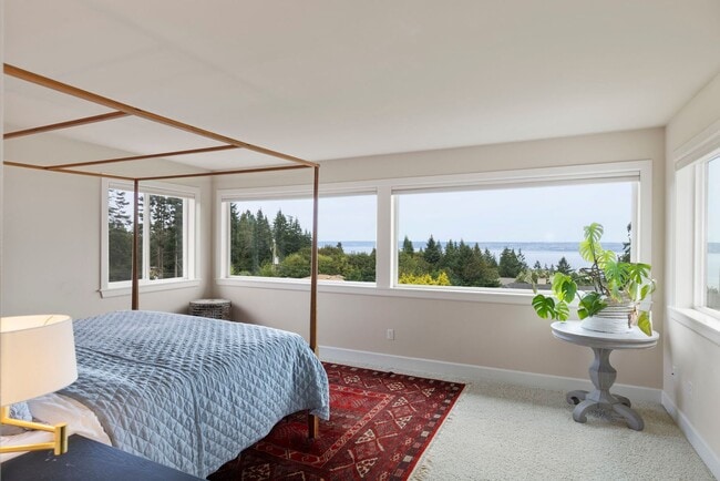 Building Photo - Renovated VIEW Kingston Home Near Ferry fo...