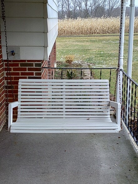 Good sittin porch - 6694 Boneta Rd