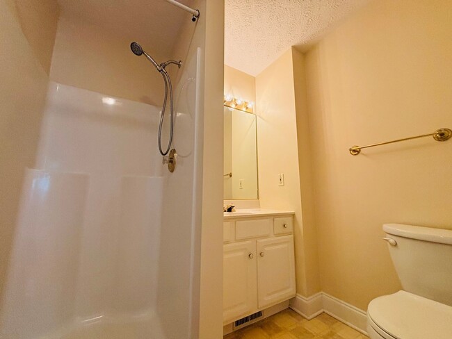 Building Photo - 120 Willow Oak Dr NW