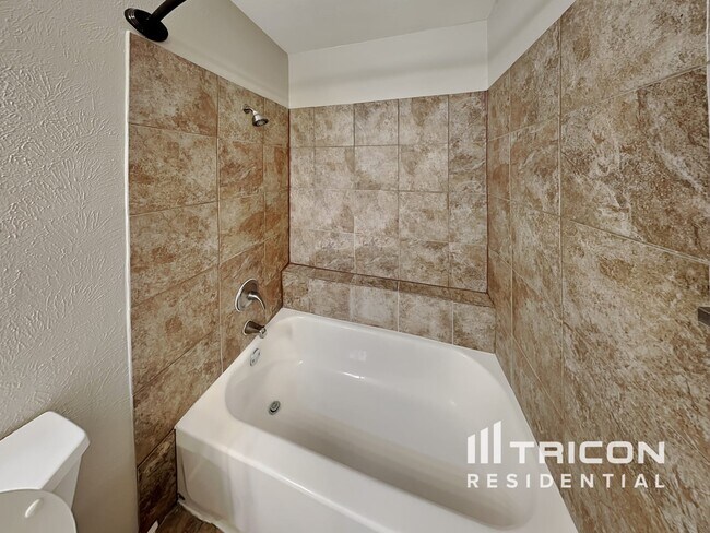Building Photo - 2507 Arapaho Dr