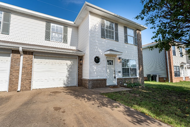 Building Photo - 2402 S 16th St