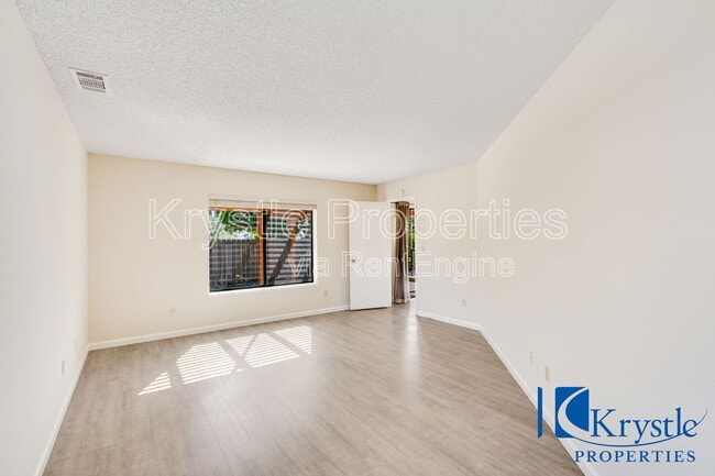 Building Photo - 343 Clydesdale Dr