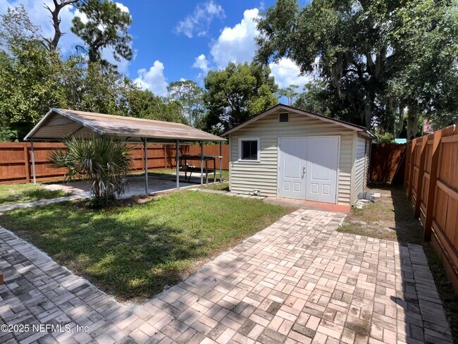 Building Photo - 2129 Kingswood Rd